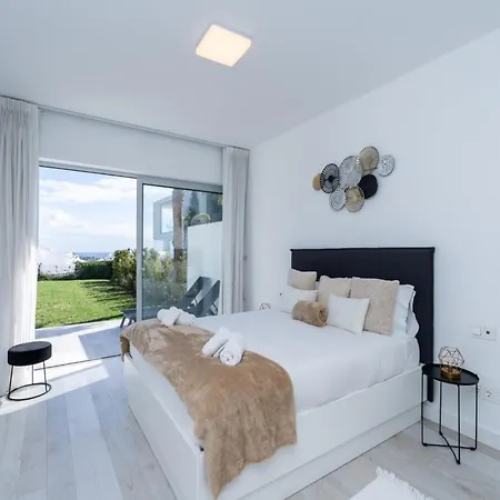 Elegant Lagoon Retreat For 4 Εστεπόνα