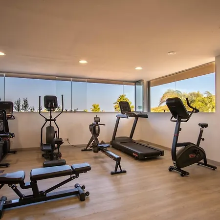 Elegant Lagoon Retreat For 4