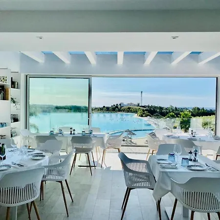 Elegant Lagoon Retreat For 4 Διαμέρισμα