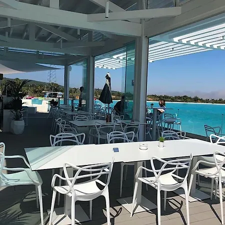 Elegant Lagoon Retreat For 4 *