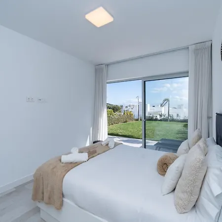 Διαμέρισμα Elegant Lagoon Retreat For 4 *