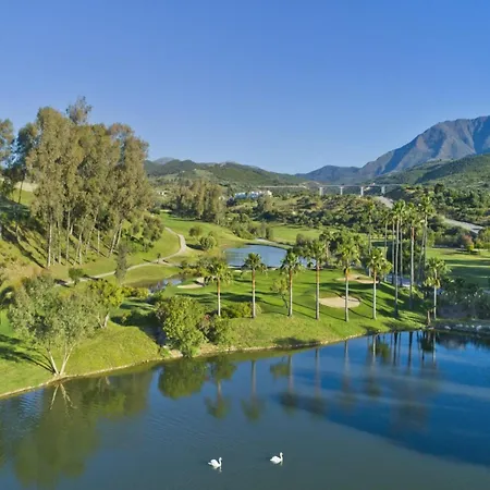 Elegant Lagoon Retreat For 4 Εστεπόνα