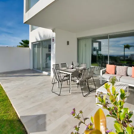 Διαμέρισμα Elegant Lagoon Retreat For 4 *
