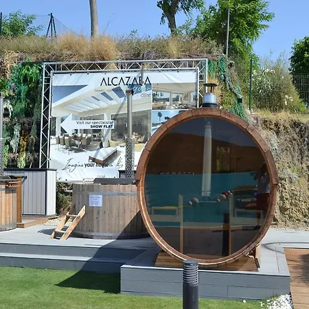 Elegant Lagoon Retreat For 4 *
